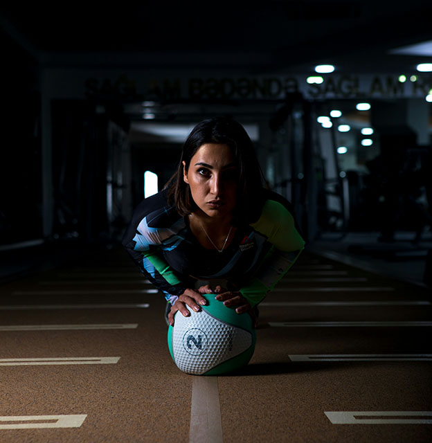 gym goer using gym equipment from windsor workout equipment